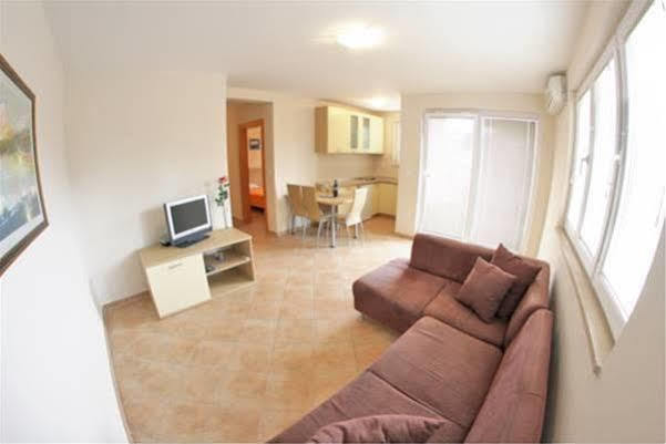Apartments Villa Bondi Makarska Exterior foto